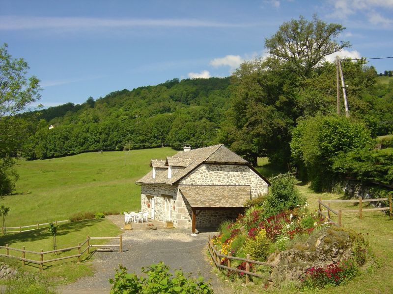 foto 0 Aluguer de férias entre particulares Vic-sur-Cère gite Auvergne Cantal Vista exterior do alojamento