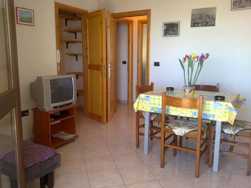 foto 2 Aluguer de frias entre particulares Cala Gonone appartement Sardenha Nuoro (provncia de) Sala de estar