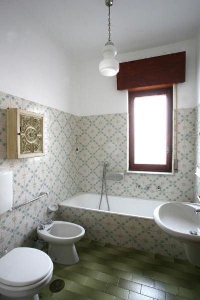 foto 8 Aluguer de frias entre particulares Lacco Ameno appartement Campnia Ilha de Ischia casa de banho