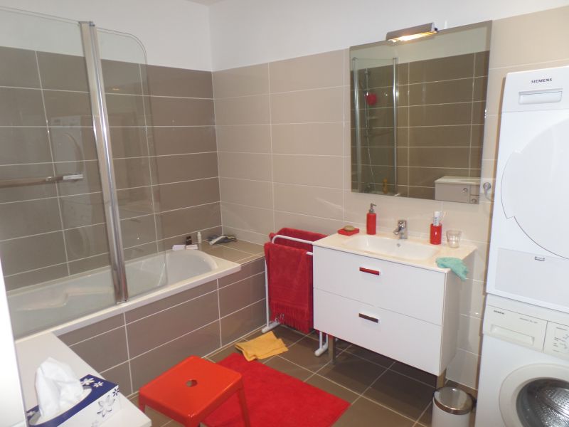 foto 4 Aluguer de frias entre particulares Six Fours Les Plages appartement Provena-Alpes-Costa Azul Var casa de banho