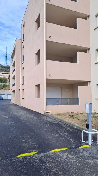 foto 1 Aluguer de férias entre particulares Location Ile Rousse appartement Córsega Alta Córsega Parque de estacionamento