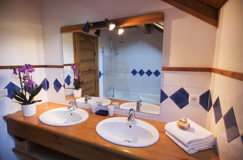 foto 16 Aluguer de frias entre particulares Serre Chevalier chalet Provena-Alpes-Costa Azul Altos Alpes casa de banho 3