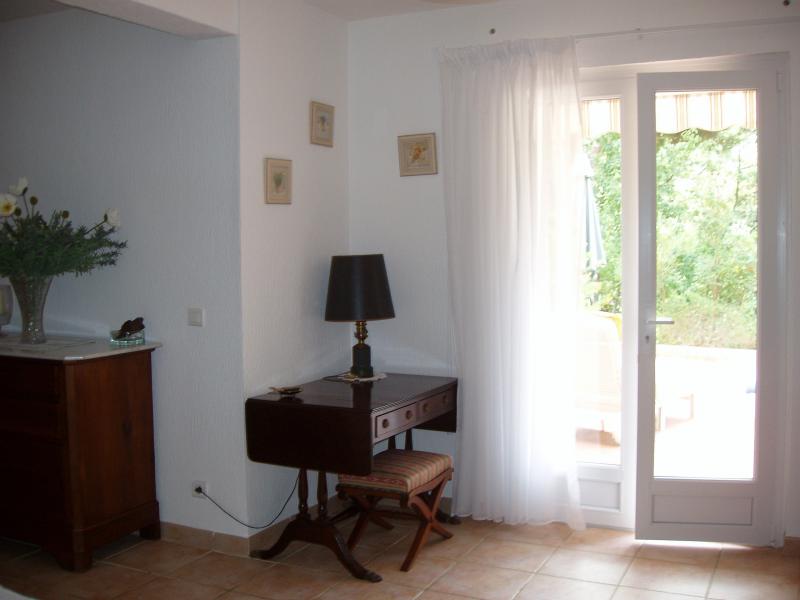 foto 5 Aluguer de frias entre particulares Saint Tropez appartement Provena-Alpes-Costa Azul Var Sala de estar