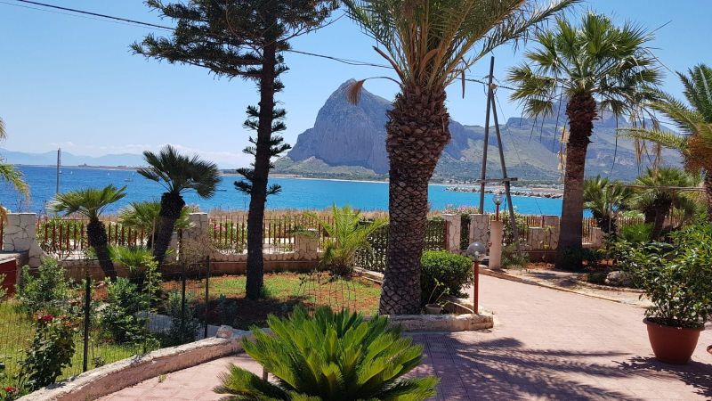 foto 3 Aluguer de férias entre particulares San Vito lo Capo villa   Vista exterior do alojamento