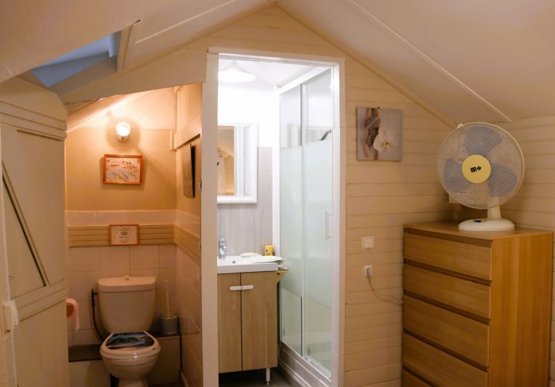 foto 3 Aluguer de frias entre particulares Collioure bungalow Languedoc-Roussillon Pirineus Orientais casa de banho