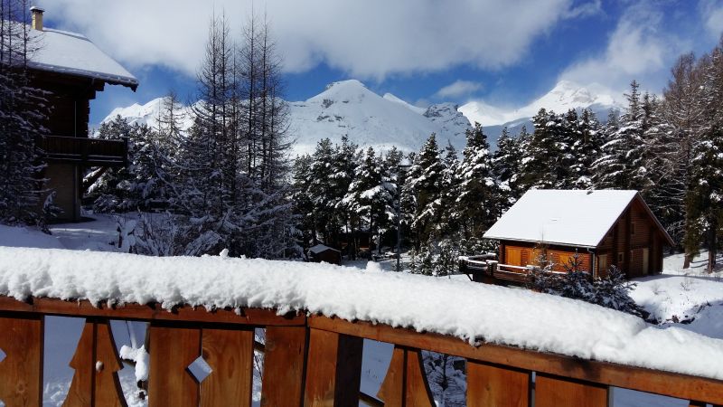 foto 6 Aluguer de frias entre particulares La joue du Loup chalet Provena-Alpes-Costa Azul Altos Alpes Vista do terrao
