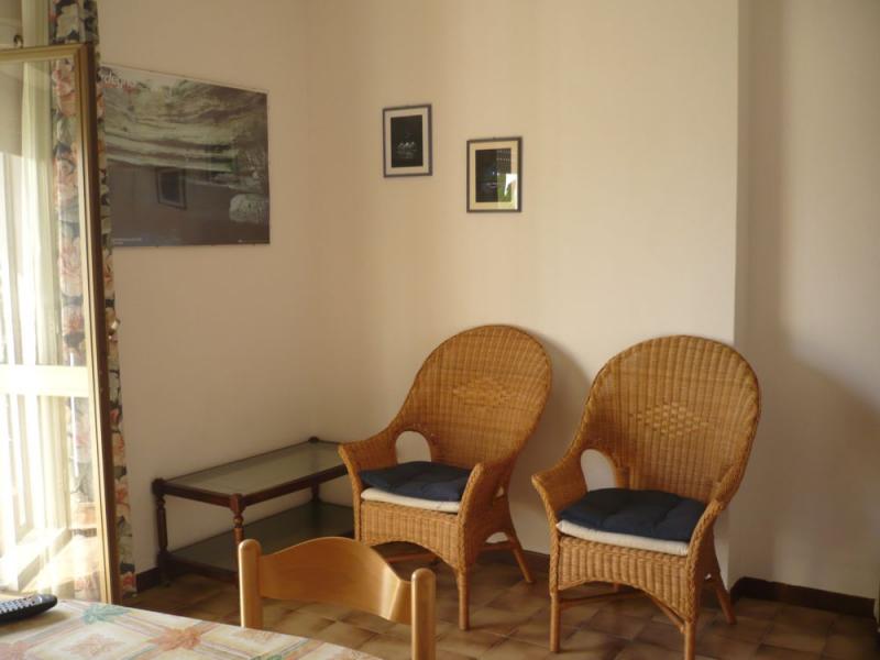 foto 5 Aluguer de férias entre particulares La Caletta appartement Sardenha Nuoro (província de) Sala de estar