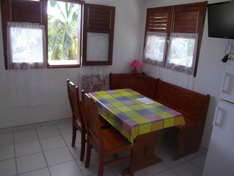 foto 6 Aluguer de férias entre particulares Sainte Anne (Guadalupe) appartement Grande Terre  Canto cozinha